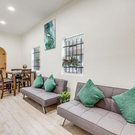 Large, Central, Lovely & Cozy 4Bed/2Bath - House By Everbank Stadium Jacksonville Buitenkant foto