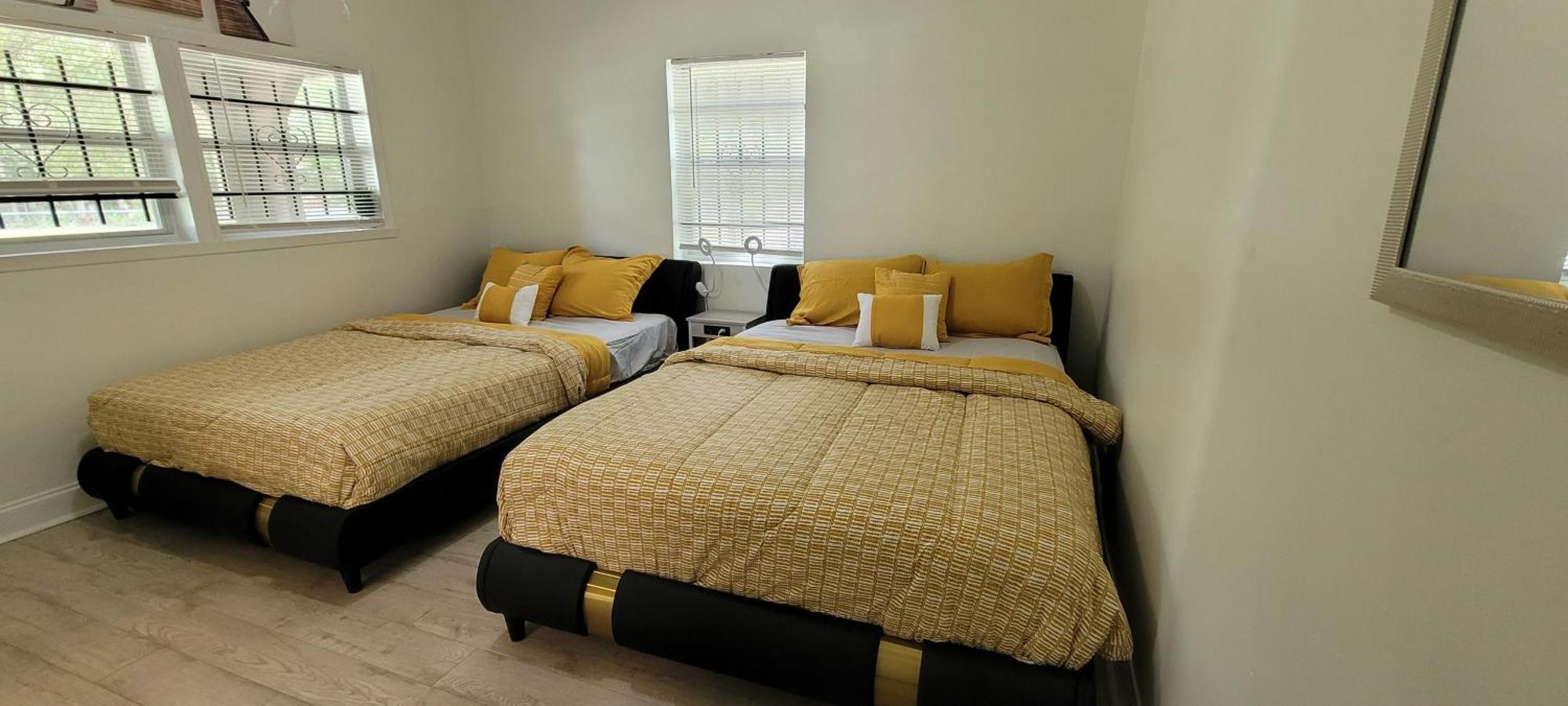 Large, Central, Lovely & Cozy 4Bed/2Bath - House By Everbank Stadium Jacksonville Buitenkant foto