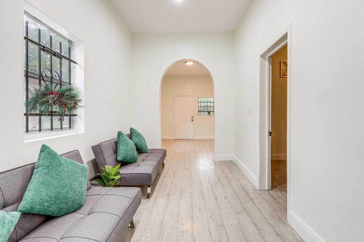 Large, Central, Lovely & Cozy 4Bed/2Bath - House By Everbank Stadium Jacksonville Buitenkant foto